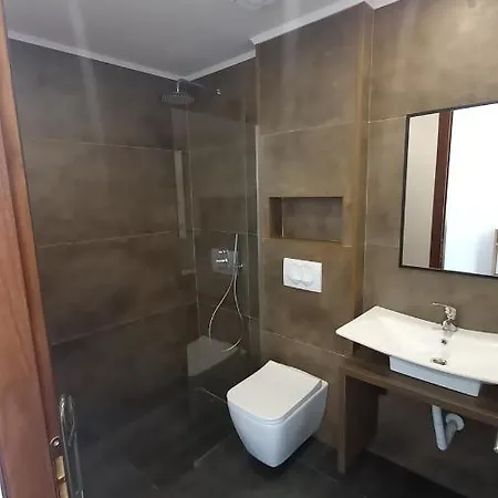 Vladimir Estate Ubytování v soukromí Gjirokastër