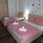 Vladimir Estate Homestay *