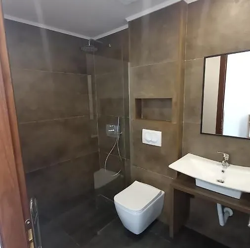 Vladimir Estate Ubytování v soukromí Gjirokastër